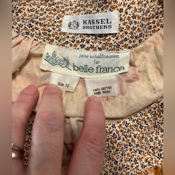 1970s BELLE FRANCE Floral Prairie Peasant Ruffle Dress
Jane Schaffhausen Size 10 - Picture 12 of 12